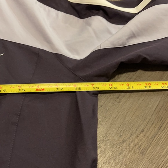 Nike women’s size medium jacket - Picture 10 of 10